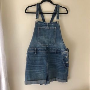 Short overalls